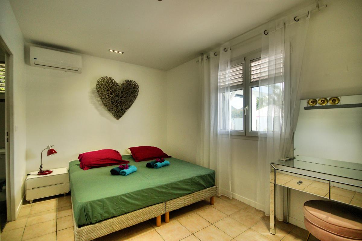 13-Location-villa-Martinique_Chambre coiffeuse